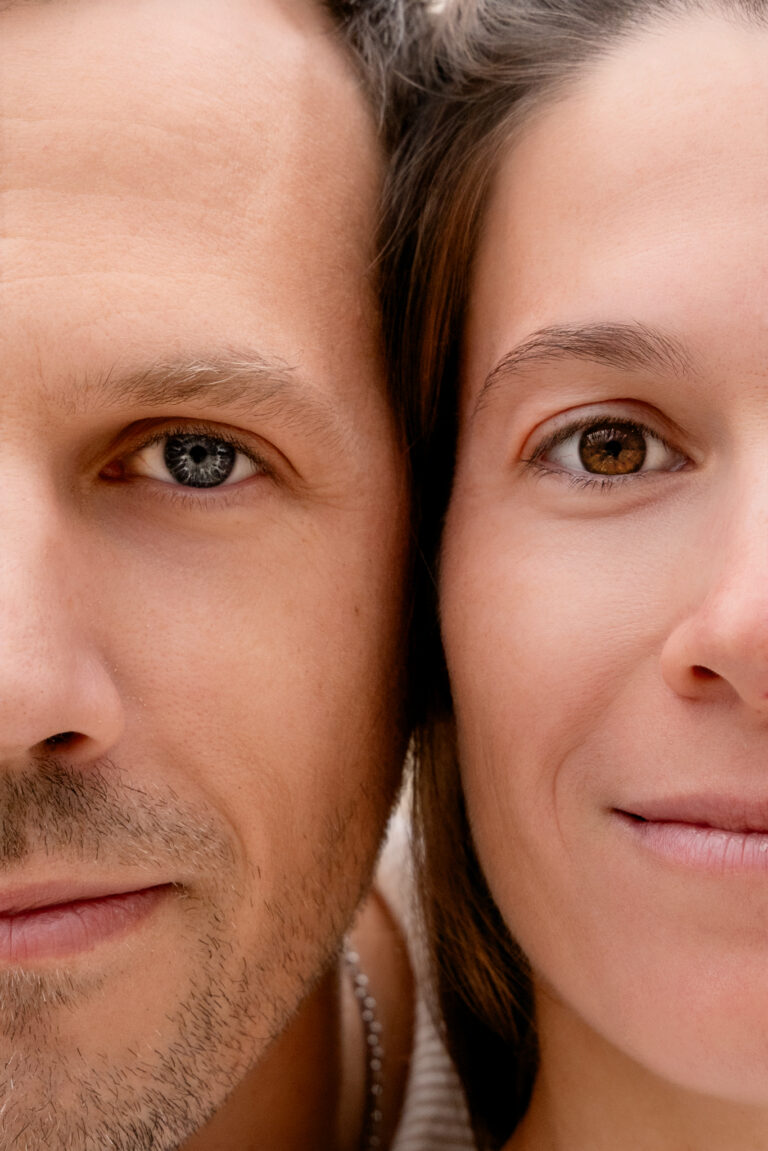 Photographe mariage couple Morez Jura Genève Lausanne Champagnole Lons-le-Saunier Besançon – portrait de couple joue contre joue en gros plan