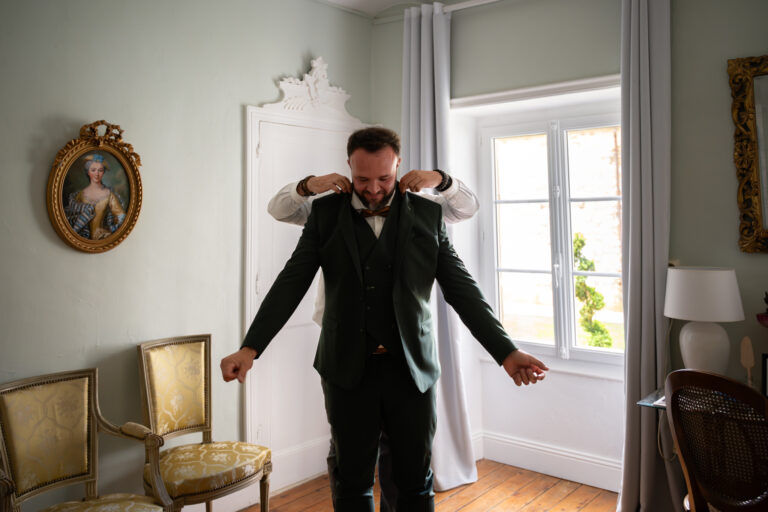 Photographe mariage Drôme Domaine de Chavagnac - Préparatifs marié